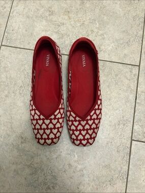 Vivaia Red Heart Knit Ballet Flats - Women's